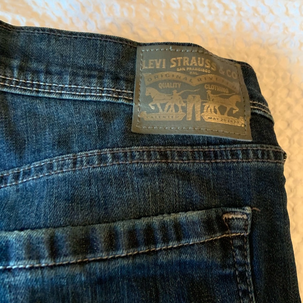 Levi Straight Leg Jeans